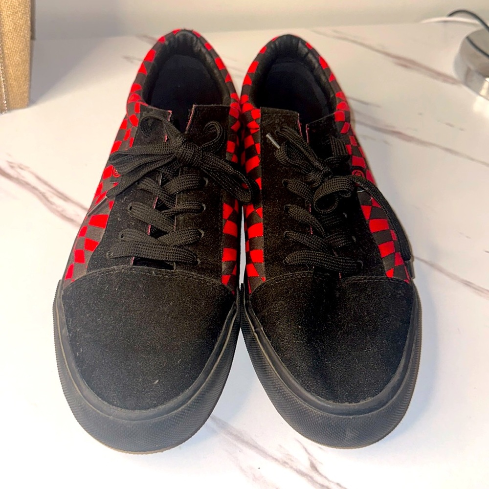 Ecko skate shoes, s.9 men in black and red.